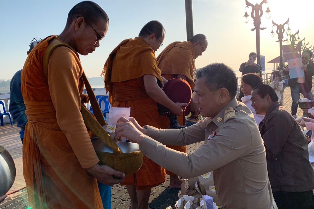 ‘ผู้ว่าฯมุกดาหาร’ส่งเสริมวิถีชีวิตท้องถิ่นริมฝั่งโขง