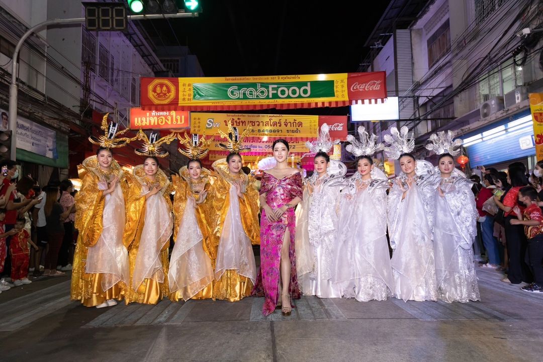 'กวางกิมมิค'ขนทัพซุปตาร์นำทีมโดย 'ฟิล์ม รัฐภูมิ'ร่วมขบวนแห่เจ้าพ่อเจ้าแม่ตรุษจีนปากน้ำโพ