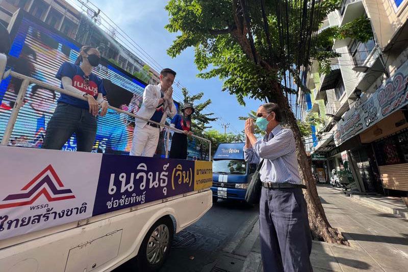 'เนวินธุ์-รทสช.'ลุยยานนาวา-บางคอแหลม รณรงค์ใช้ จยย.ไฟฟ้า ลดฝุ่นPM2.5