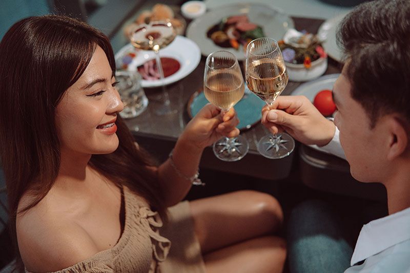 มอบมื้อพิเศษพร้อมเติมเต็มความหวานให้คนที่คุณรักที่คูลลิ่งทาวน์เวอร์ รูฟท็อป บาร์ โรงแรมคาร์ลตัน กรุงเทพฯ สุขุมวิท