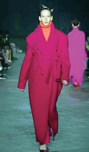 ฉลองเทศกาลแห่งความรัก  ผ่านแว่นตาโทนสี MAGENTA