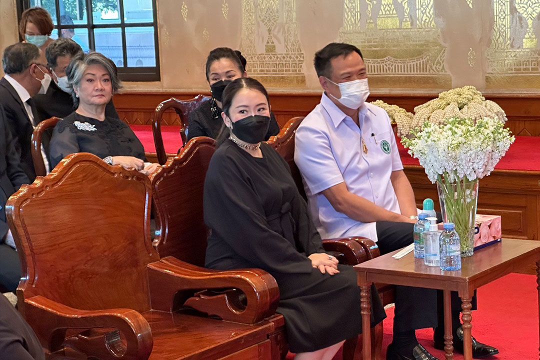 'อนุทิน'ร่วมรดน้ำศพมารดา'พจมาน'พร้อมแสดงความเสียใจกับ'หญิงอ้อ-อุ๊งอิ๊ง'