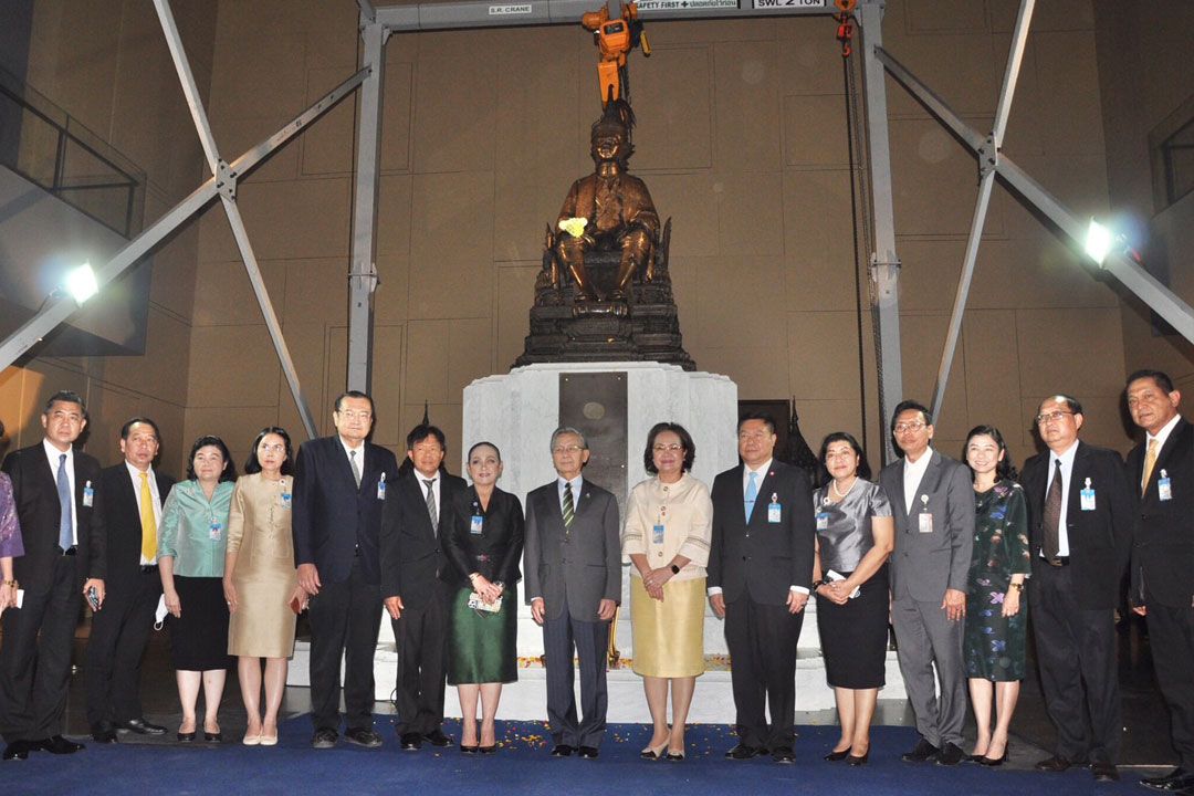 'สภาฯ'ทำพิธีอัญเชิญพระบรมราชานุสาวรีย์ ร.7 ประดิษฐานบนพระที่นั่งพุดตานกาญจนสิงหาสน์