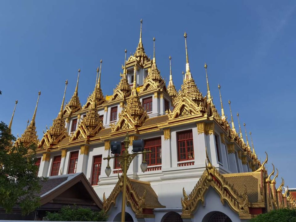 ตะลอนเที่ยว : โลหะปราสาท วัดราชนัดดาฯ