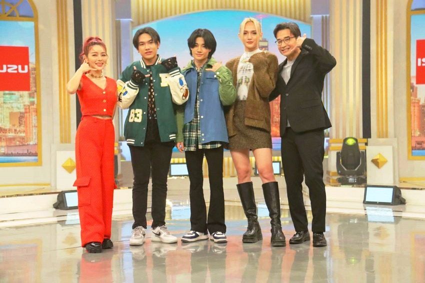 'ลีซอ'เปิดใจแขวนสตั๊ด-เตรียมวิวาห์ '4MIX'ชวนแดนซ์สุดปังใน'ฮัลโหลซุปตาร์'