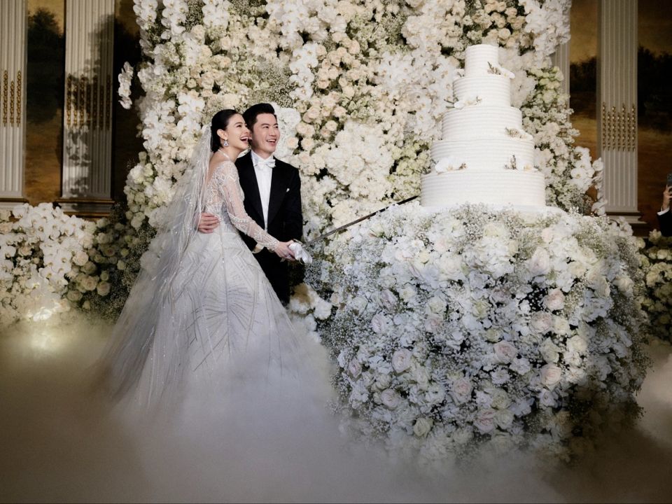 ประมวลโมเมนต์ 'แคท ซอนญ่า' ควงแฟนหนุ่มนักธุรกิจเข้าพิธีวิวาห์หวานอลังการ