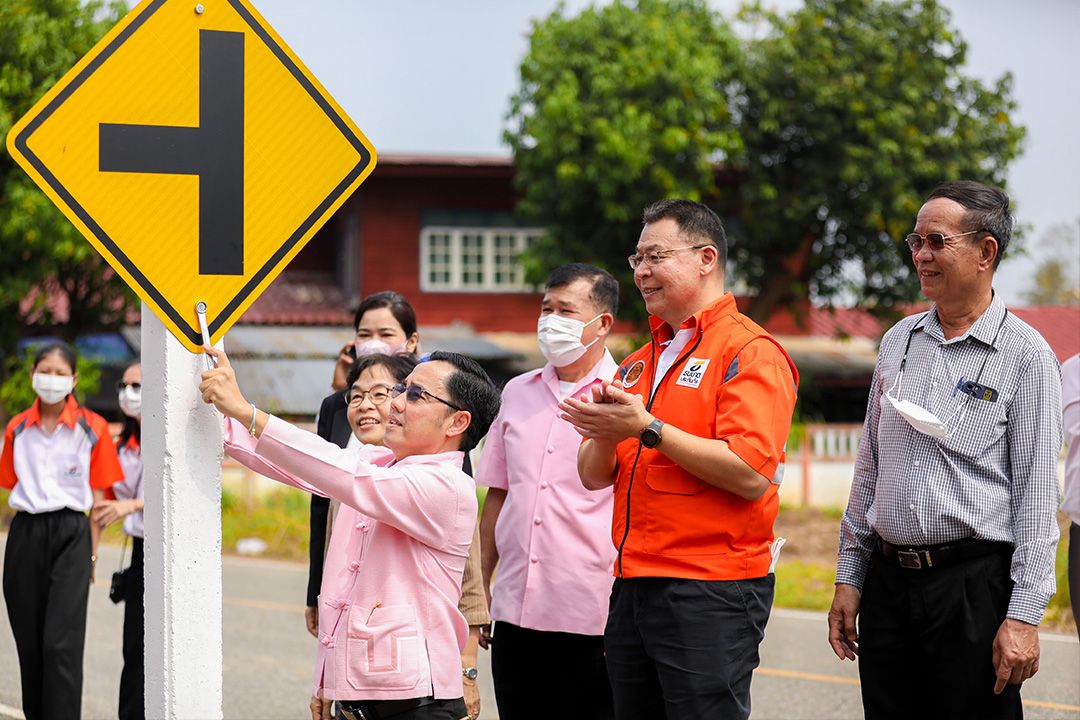 ธนชาตประกันภัย-จังหวัดอุตรดิตถ์ ลุยแก้จุดเสี่ยงอุบัติเหตุทางแยกหน้ารร.-ถนนเลียบคลอง