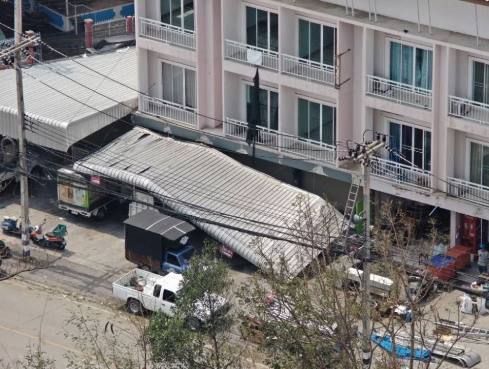 พายุฤดูร้อนถล่มบ้าน500หลัง  เชียงใหม่อ่วม  เสาไฟหักโค่นทับรถยนต์20คัน