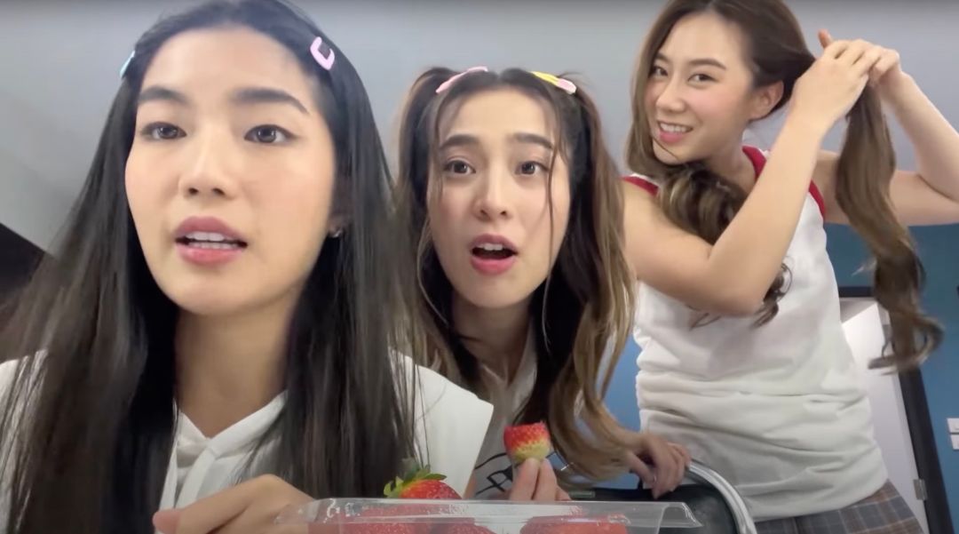 สามสาวเพื่อนซี้ 'ก้อย-นัตตี้-ดรีม'กอดคอควงแขนพาแฟน บุกกองถ่าย ด้วย NEW YARIS โฉมใหม่