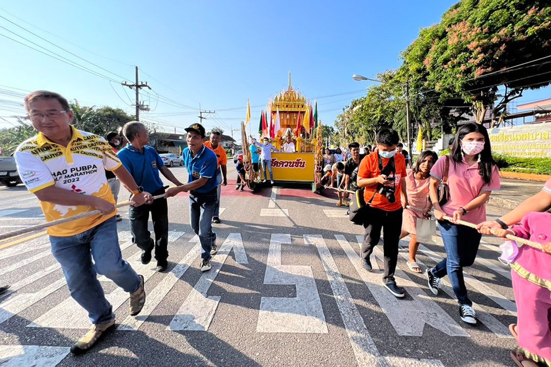 ชาวชุมชนควนขัน-เทศบาลนครตรังร่วมสืบสานประเพณี 'ชักพระวัดควนขัน'