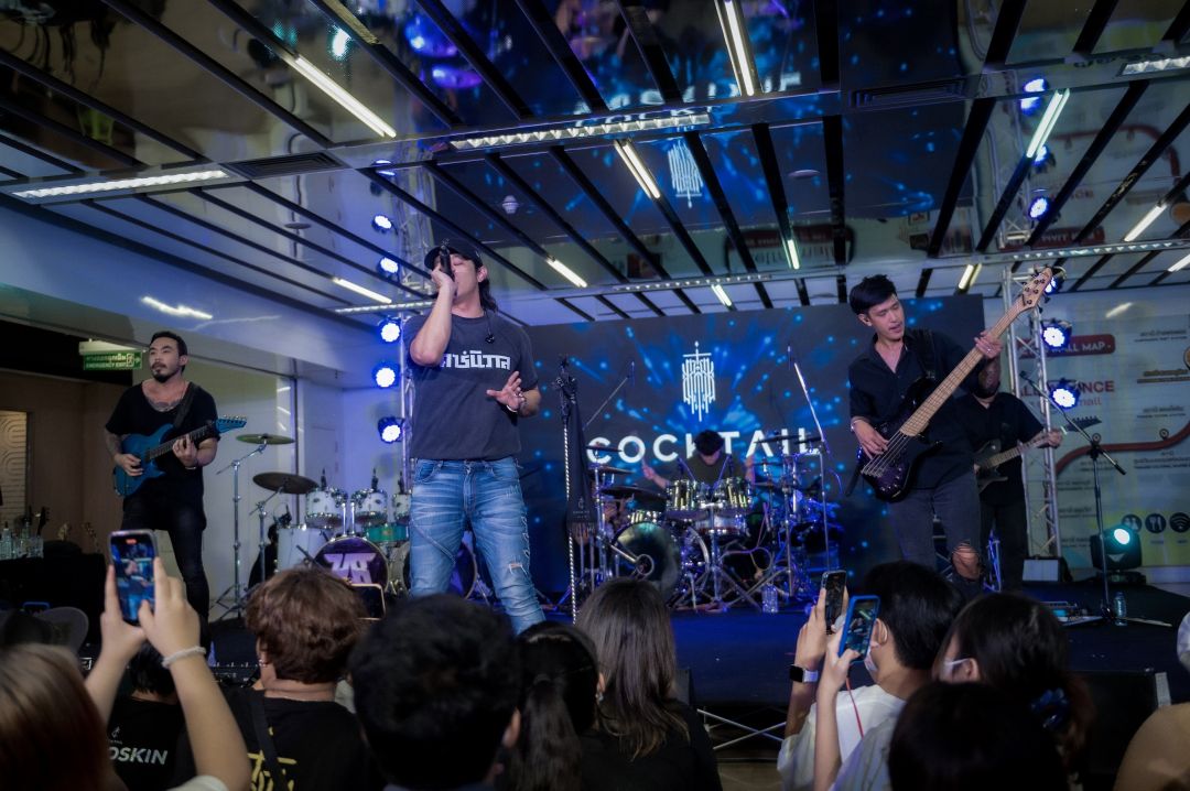 COCKTAIL นำขบวน Hard Boy บุก MRT ระเบิดความมันส์!