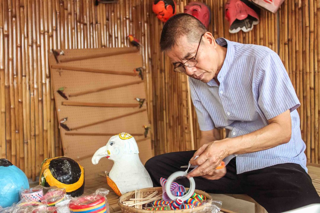 'คนไทยหัวใจไม่ท้อ'ตอน:ทวีทรัพย์ นามขจรโรจน์ ของรักษ์ ของเล่นพื้นบ้านรุ่งอรุณ