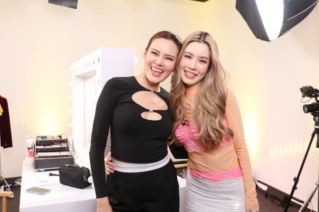 'หญิง รฐา'ชวน 'เกรซ กาญจน์เกล้า'เม้าท์แฟนหนักมาก ลั่นทุกวันนี้ต้องเดทกับช่างภาพ!! ใน 'กระจกวิเศษ'