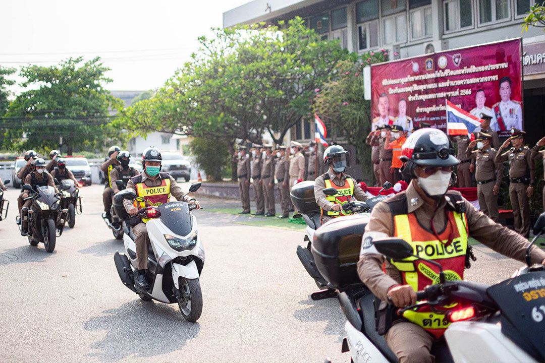 ตร.นครนายกฯจัดพิธีปล่อยแถว ดูแลรักษาความปลอดภัยประชาชนช่วงสงกรานต์