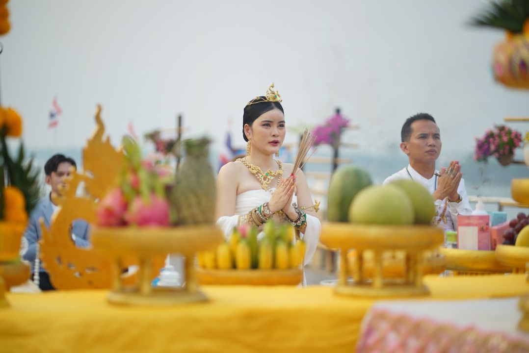 มูจนได้ดี 'เอ๋ มิรา' รำบวงสรวงพญานาค  ด้วยพลังศรัทธา หลังจากยอดขายปัง