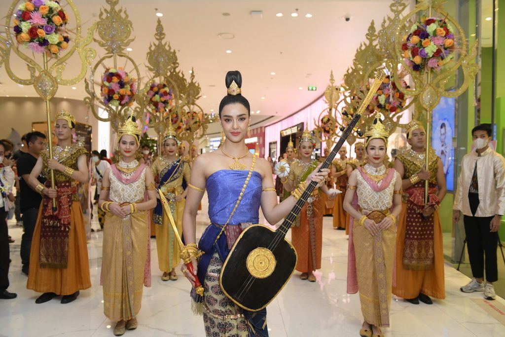 เก็บตก'อแมนด้า'งามอย่างไทย แปลงโฉมเป็น 'นางกิมิทาเทวี'นางสงกรานต์ประจำปี 2566 พร้อมเครื่องประดับทองคำล้ำค่า