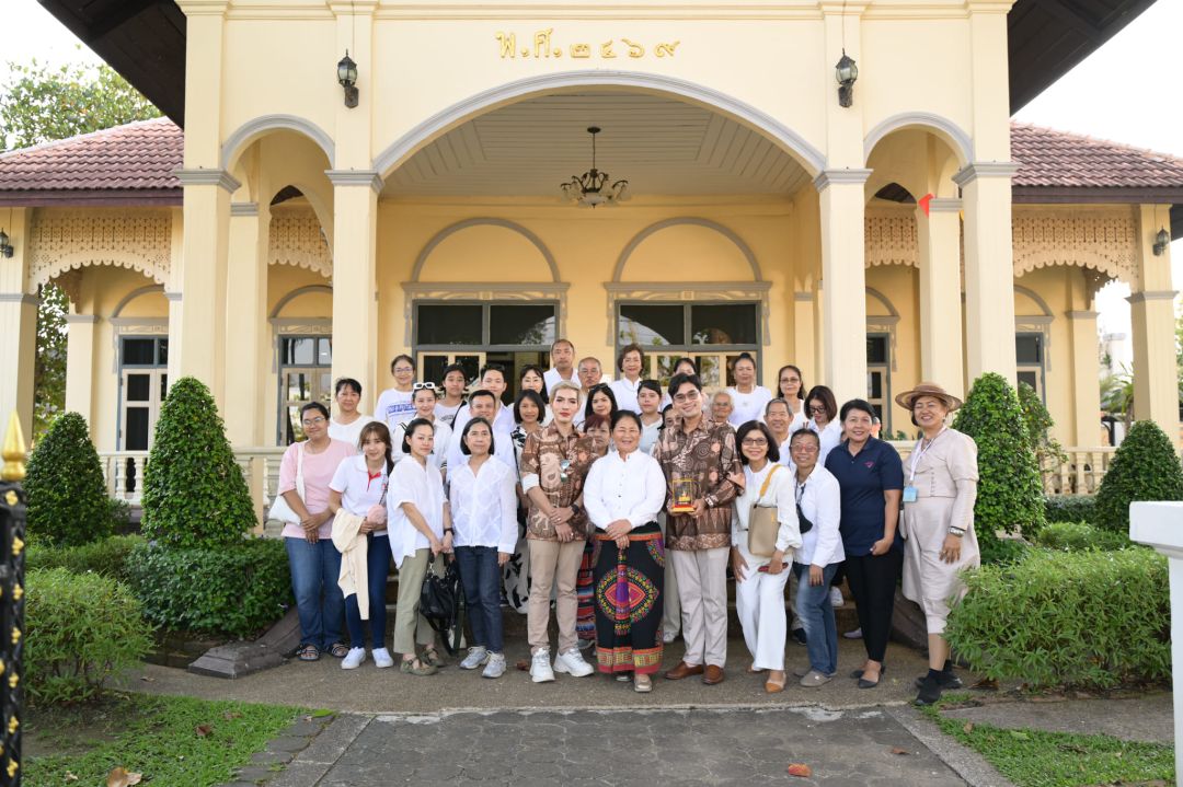 'ครูก๊อง-ศุษณะ'แท็คทีม 'หมี EV 9'อะเมซิ่งนครศรีฯ ยกทัพมโนราห์ 108 นาง ประทัด 10 ล้านนัด บวงสรวงไอ้ไข่ วัดเจดีย์