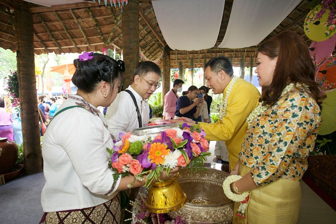 ‘ศรชัยชาญ ฉัตรกูลชัย’ ร่วมพิธี ‘สระเกล้าดำหัว’ พ่อเมืองเชียงใหม่ เสริมสิริมงคลตามประเพณีสงกรานต์ของชาวล้านนา