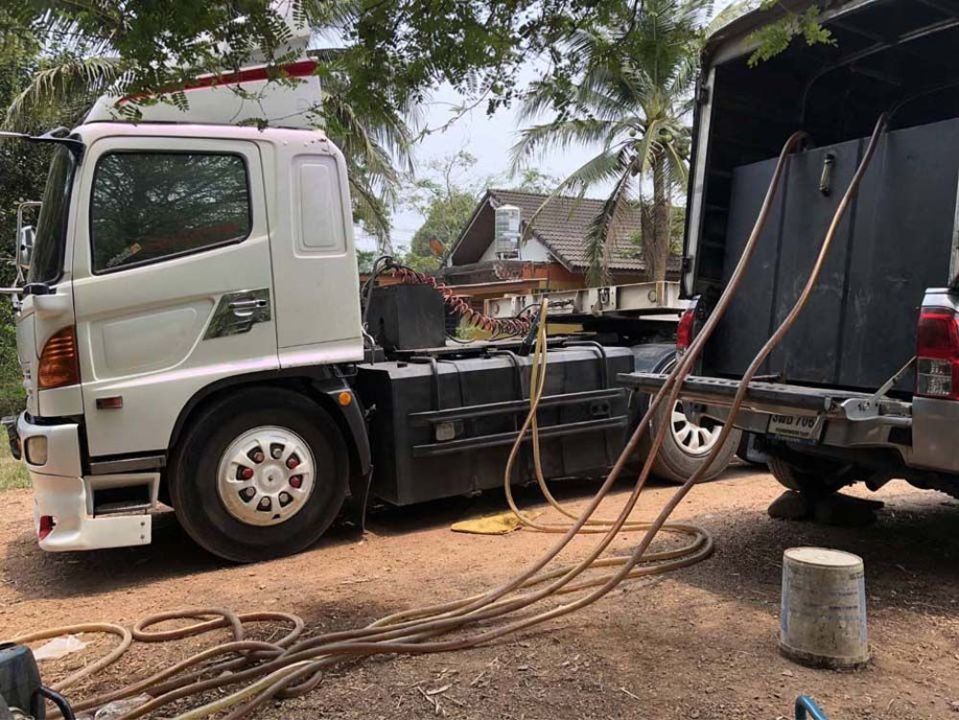 จับแก๊ง‘เจ๊ฟาง’  ค้าน้ำมันเถื่อนภาคใต้  รัฐสูญเงินภาษี100ล้าน