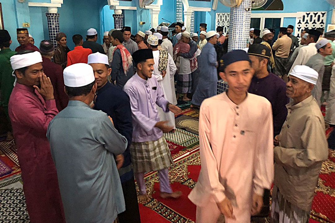 ชาวไทยมุสลิมในเบตง ร่วมละหมาดเนื่องในวันฮารีรายออีดิลฟิตรี