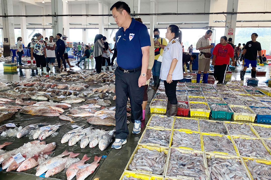 ‘อนุทิน’ลุยสะพานปลาระนอง รับปากเร่งแก้ไขปัญหาหากได้เป็นรัฐบาลเต็มรูปแบบ