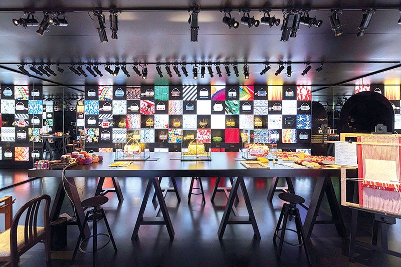 นิทรรศการเฉลิมฉลองความเป็นเลิศของอิตาเลียน FENDI Baguette‘hand in hand’ในเมืองโตเกียว