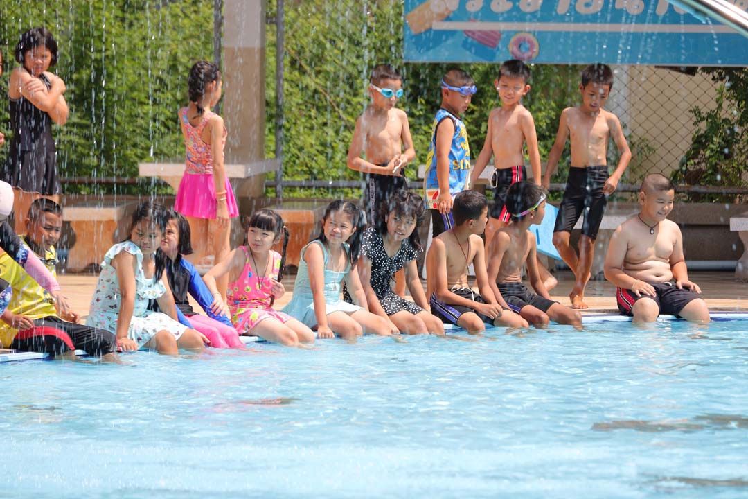'สกลนคร'เปิดสอนว่ายน้ำ ป้องกันเด็กจมน้ำในหน้าร้อน