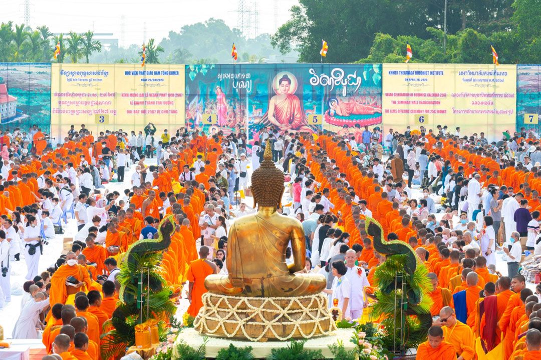 คณะสงฆ์เวียดนามจับมือวัดพระธรรมกายจัดตักบาตรพระนานาชาติ 9 ประเทศ