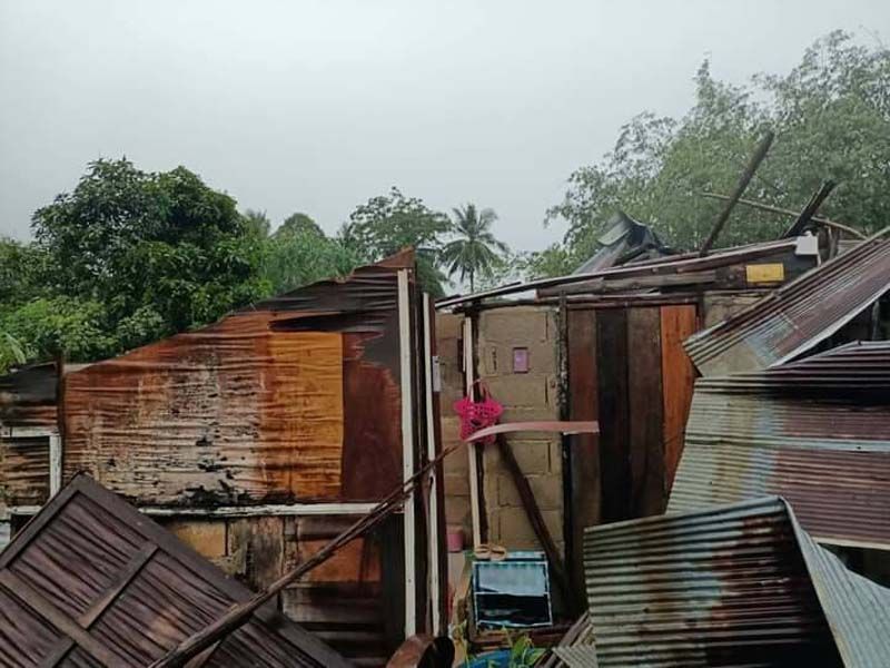 กาญจนบุรีโดนหนัก  พายุพัดถล่มบ้านพัง  ไฟฟ้าดับทั้งหมู่บ้าน