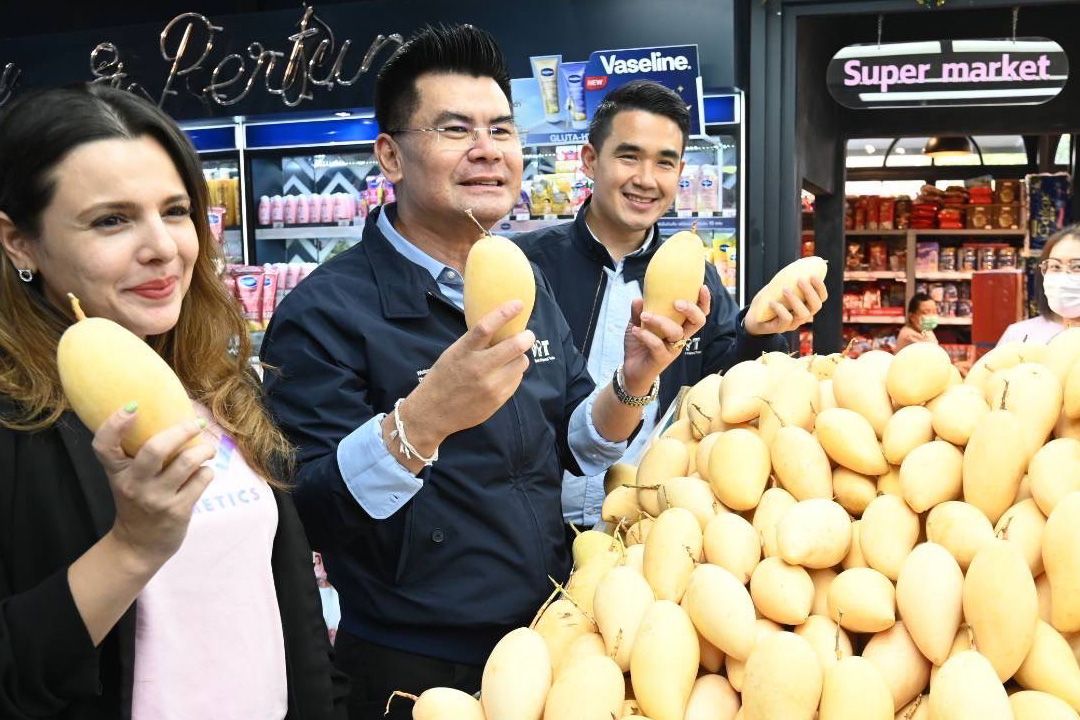 กรมการค้าภายใน คิกออฟ Fruit Festival 2023 จับมือห้างท้องถิ่น เปิดจุดจำหน่ายมะม่วงน้ำดอกไม้สีทอง