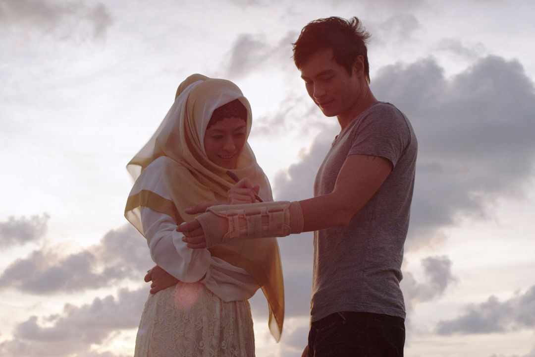 ย้อนดูผลงานภาพยนตร์ 'ปีเตอร์ คอร์ป ไดเรนดัล'กับ 'ละติจูดที่ 6'