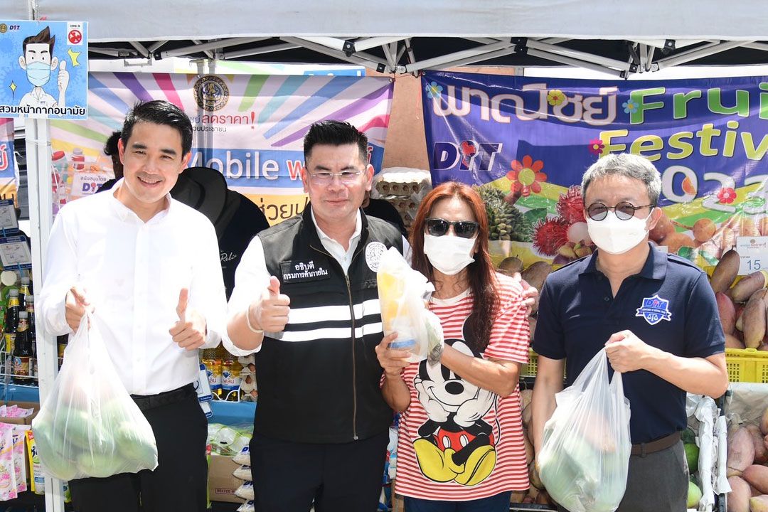 กรมการค้าภายในเปิดจุดโมบายพาณิชย์ นำสินค้าอุปโภคบริโภคกว่า 80 รายการ ลดสูงสุด 60% ที่วัดตลิ่งชัน