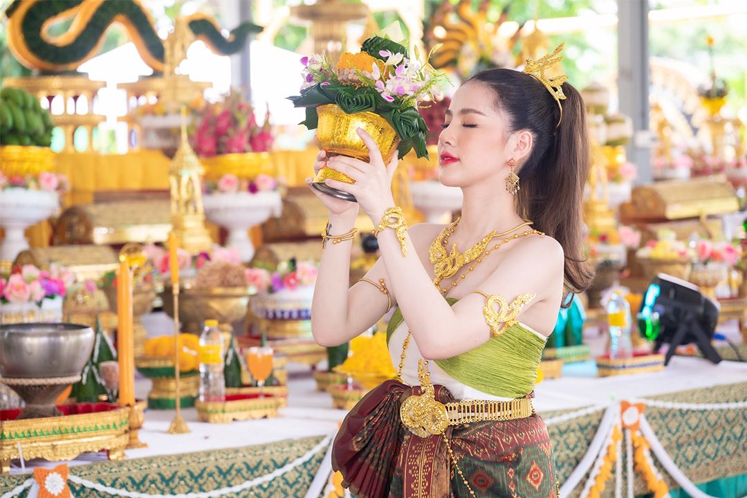 'ฟิมเฟีย'แต่งชุดไทยรำถวาย พ่อปู่ศรีสุทโธ-แม่ย่าศรีปทุมมา ขอพรให้ประสบความสำเร็จในทุกๆด้าน