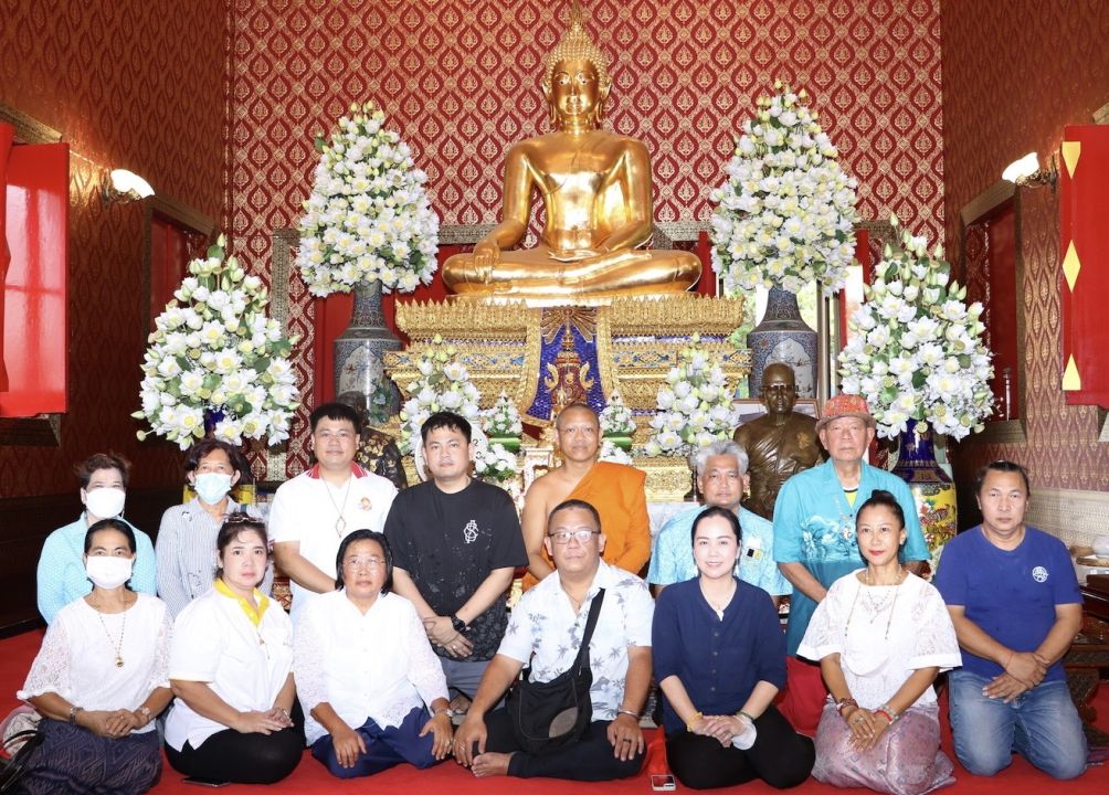 ฤกษ์ดี!! มหาสังข์บ้านแม่กำไล ถวาย 'พระพักตร์สังข์มงคล' แด่ พระอาจารย์สุรศักดิ์ ผู้ช่วยเจ้าอาวาส วัดราชสิทธารามฯ