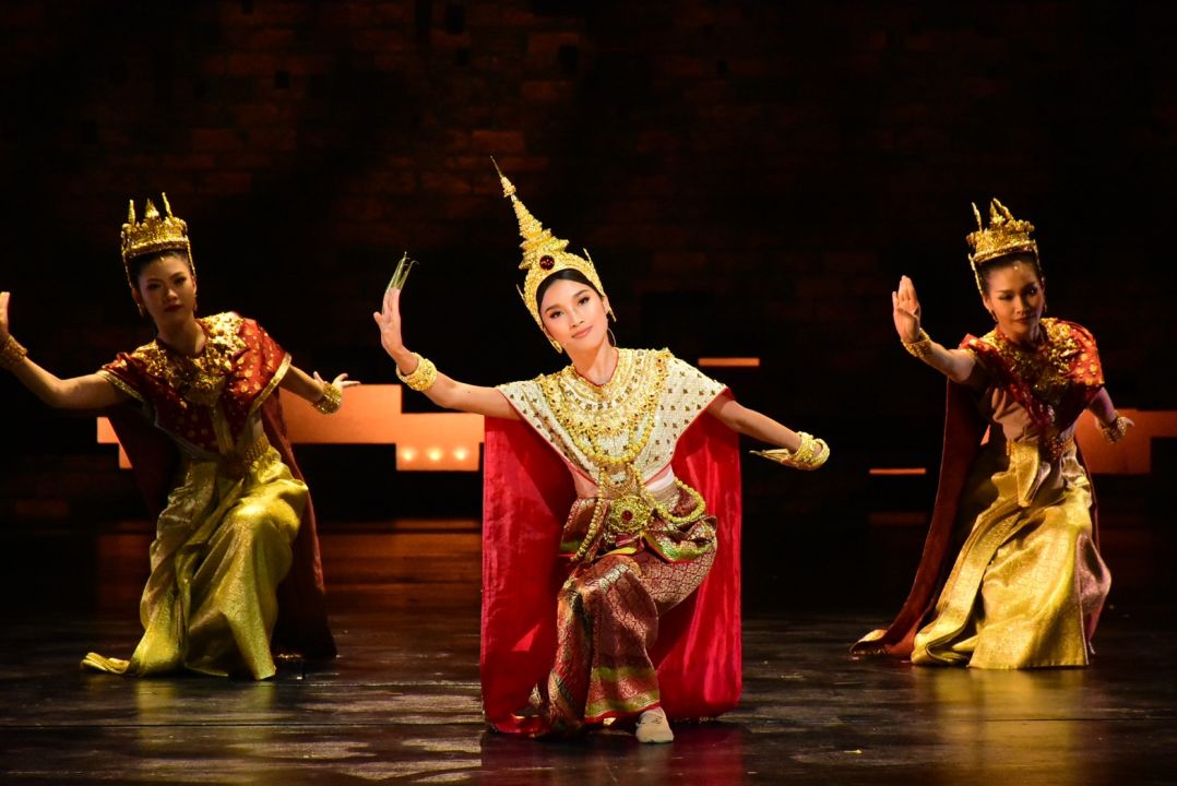 'พิษสวาท เดอะมิวสิคัล'เปิดม่านสุดยิ่งใหญ่คุ้มค่าการรอคอย โปรดักชั่นจัดเต็มตระการตา'ตู่ - แก้ม - ชาย'นำทีมโชว์ฝีมือการแสดงสุดประทับใจ