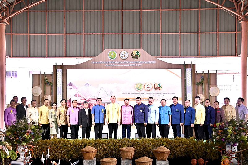 ‘เฉลิมชัย’หนุนวิจัยพันธุ์ข้าว  เพิ่มผลผลิตลดต้นทุนแข่งตลาดโลก