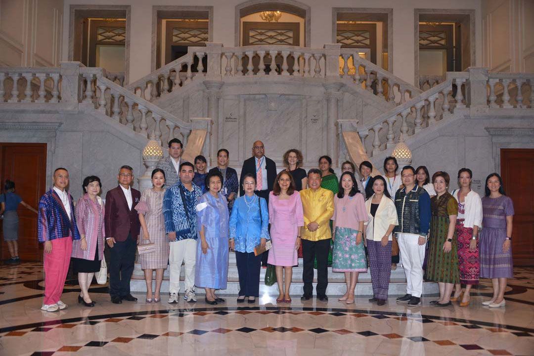 ผู้แทน UN Thailand ชื่นชมสุดยอดหัตถศิลป์หัตถกรรมภูมิปัญญาไทย ในนิทรรศการ'สิริราชพัสตราบรมราชินีนาถ'