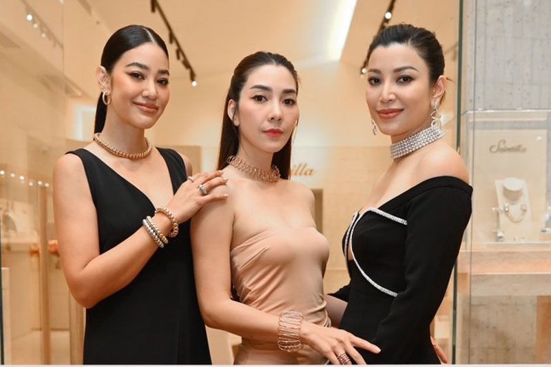 สวยจึ้ง! สไตล์สายแฟตัวแม่ 'วุ้นเส้น-เอมมี่ –พิตต้า' สวยหรู ร่วมค้นหาความงามแห่งอิตาลี ที่ ชินติล่า โจแยลลี่ บูทีค