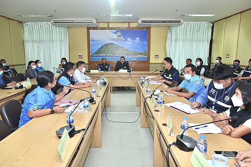 รองปลัดฯลุยชุมพร  รุดเตรียมมาตรการ  คุมคุณภาพทุเรียน  ชูศูนย์กลางตลาด