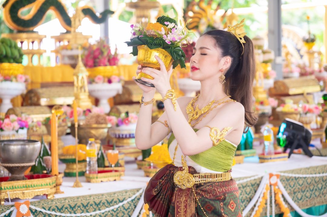 ฟิมเฟียแต่งชุดไทยรำถวาย พ่อปู่ศรีสุทโธ-แม่ย่าศรีปทุมมา ขอพรให้ประสบความสำเร็จในทุกๆด้าน