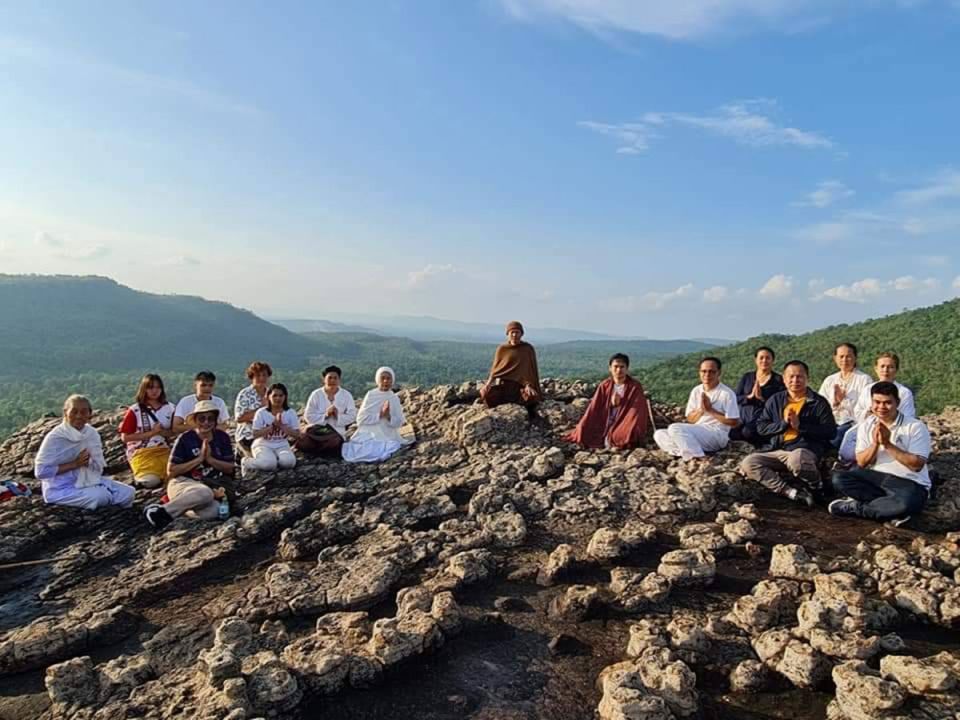 ‘ไผ่ พงศธร’พักงานมาเติมความสุขความธรรมะ ในวันเกิดครบรอบ 41 ปีเต็ม