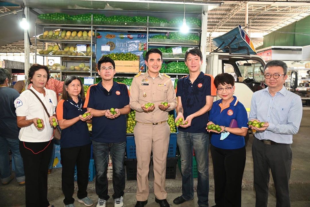 'พาณิชย์'นำ'มะนาว-มะม่วง'ขายผู้บริโภคที่ตลาด Yes บางพลี โมบายพาณิชย์ 100 จุด