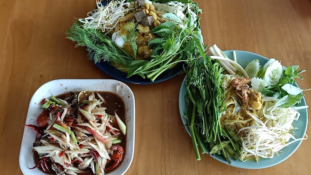 สกู๊ปพิเศษ : ส้มตำร้านริมทาง ลูกค้าเข้าร้านทั้งวัน ทำเงินรายได้ 400,000 บาทต่อเดือน