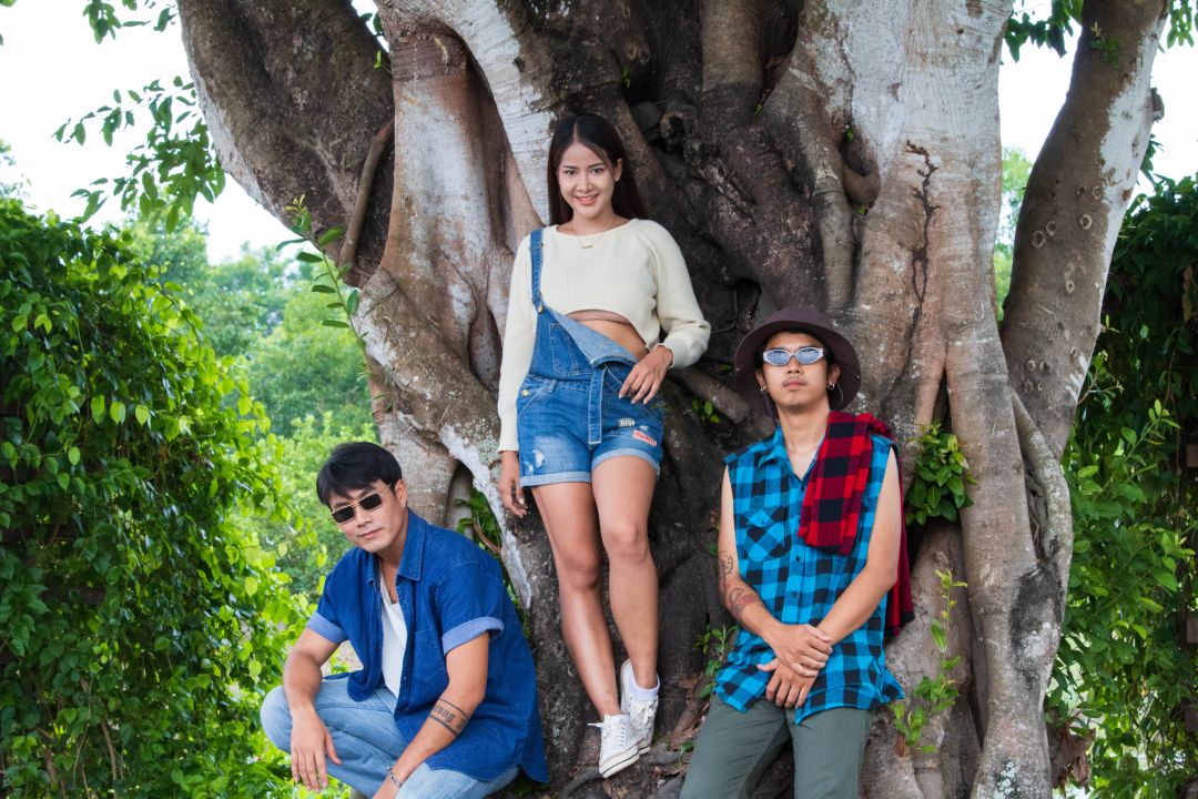 'กองฟางและจันทรา'จากศิลปิน'สกายอเมซิ่ง feat.WANGPHA(วังผา)'