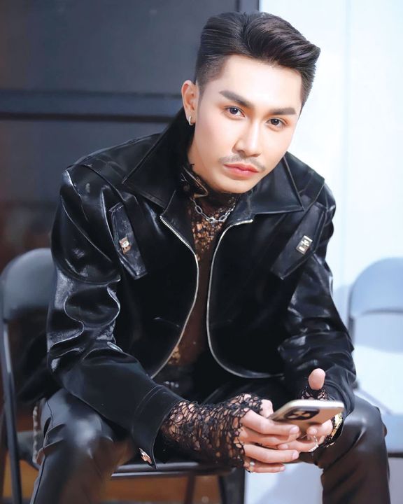 ‘ตรี ชัยณรงค์’กับลุคเสื้อผ้าหลากหลายบนเวที ทำแฟนคลับใจละลาย