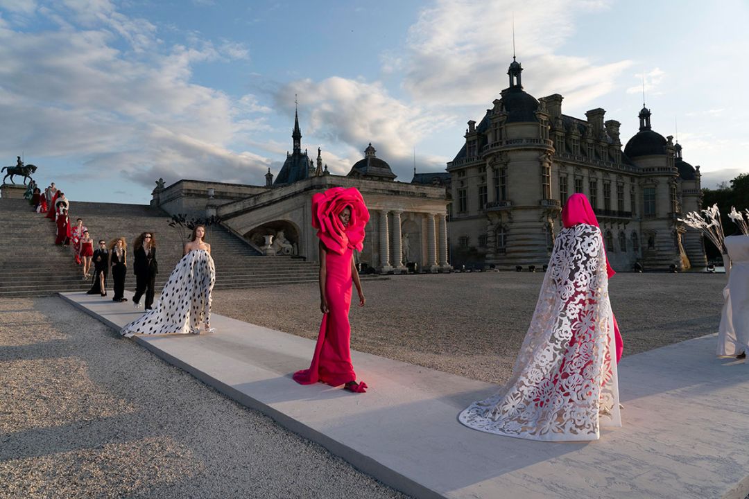 Valentino เผยโฉมคอลเลคชั่นโอต กูตูร์ Fall/Winter 2023 ในพระราชวังโบราณ กรุงปารีส