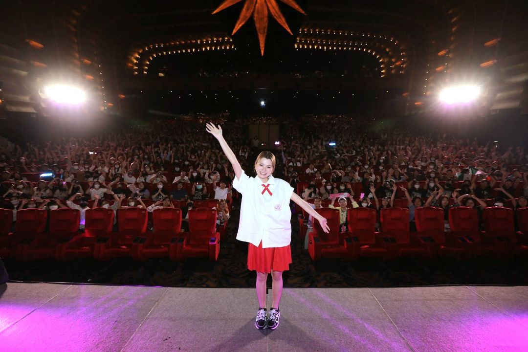 ฮอตสุด !  ‘เบ็คกี้ รีเบคก้า’ จัด Meet & Greet  ดูหนังพร้อมแฟนคลับ บัตร SOLD OUT  จนต้องเพิ่มรอบ