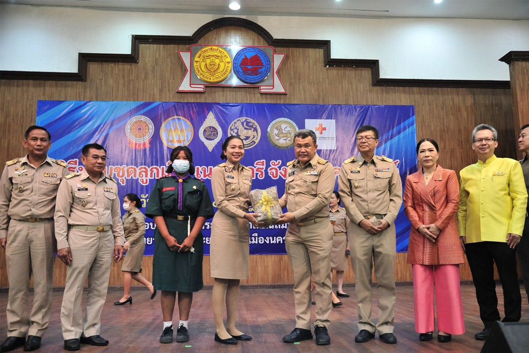 ‘ปลัด มท.’ มอบชุดลูกเสือ-เนตรนารี แก่ ‘นอภ.-ตัวแทน 15 อำเภอ’ ในจ.นครสวรรค์