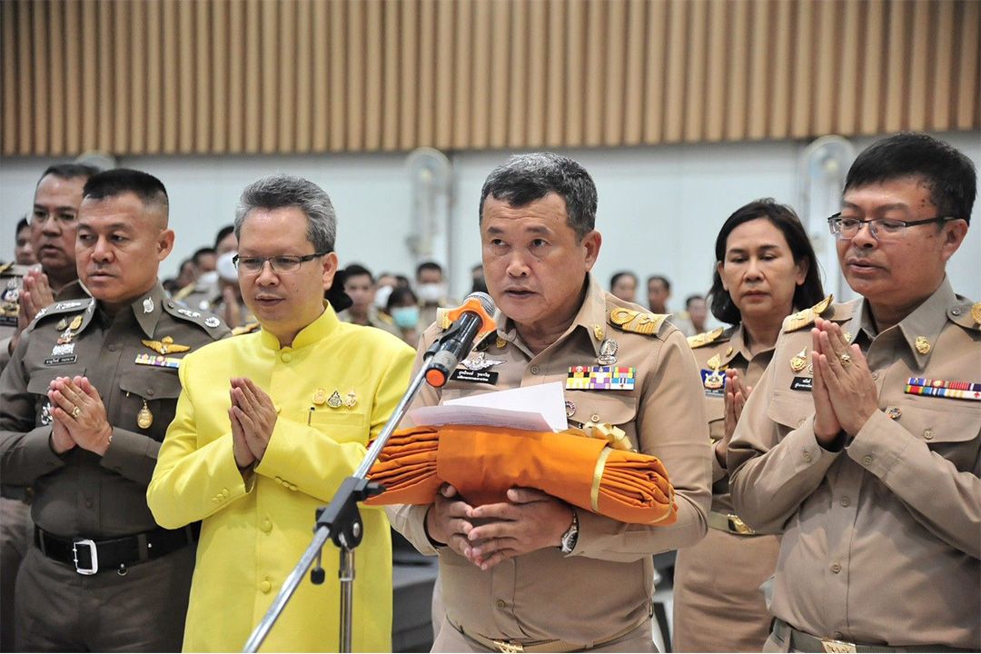 ปลัดกระทรวงมหาดไทยเป็นประธานในพิธีทอดผ้าป่า 'รถเข็นนั่ง ปันสุ'  เพื่อถวายแด่คณะสงฆ์จ.นครสวรรค์
