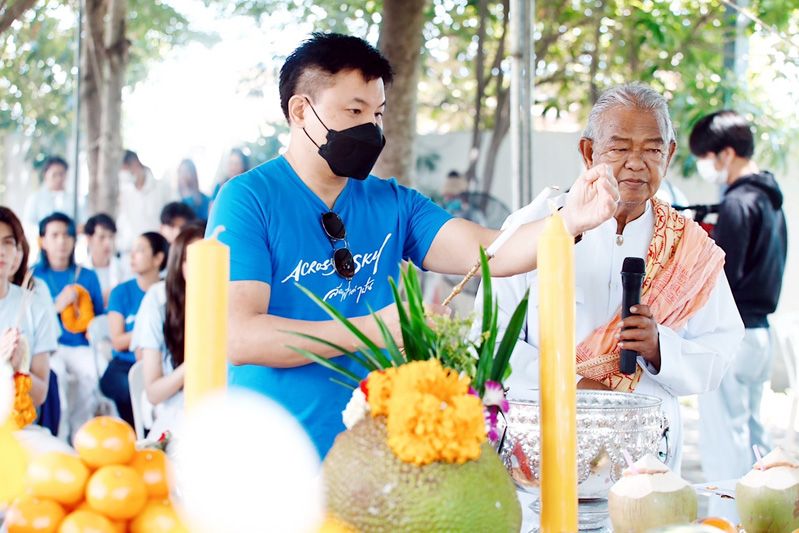 'บอย-ถกลเกียรติ' นำทัพนักแสดงรุ่นใหญ่-เจนใหม่ บวงสรวง 'Across the Sky ลัดฟ้าล่าฝัน'